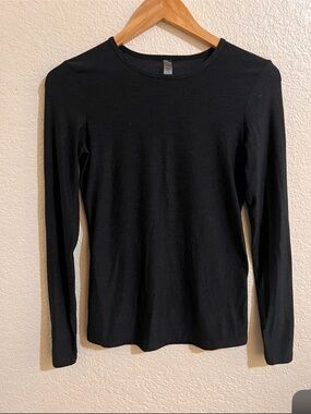 Beyond Yoga Black Crewneck Long Sleeve Top